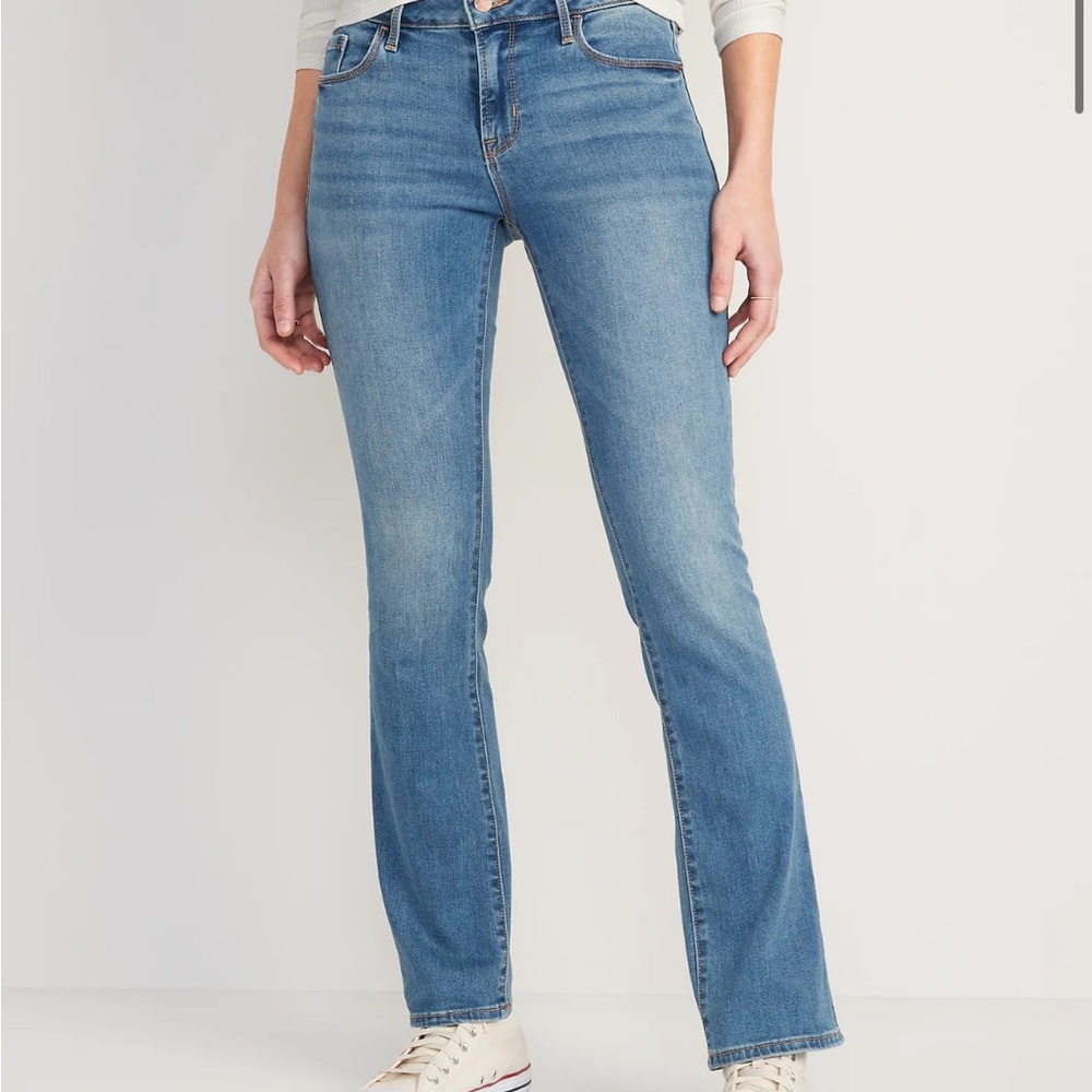 Mid Rise Kicker Boot-Cut Jeans - size 6 short